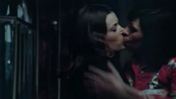 Lana Marsand ve AK Gingersnaps açık abi porno havada sevişiyor